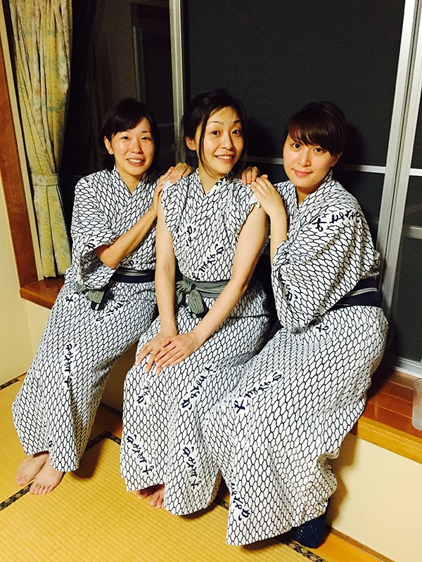 （左より）岩本えり、内田慈、望月綾乃