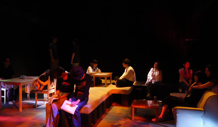 「未亡人の一生」舞台写真　2011年11月　於・王子小劇場