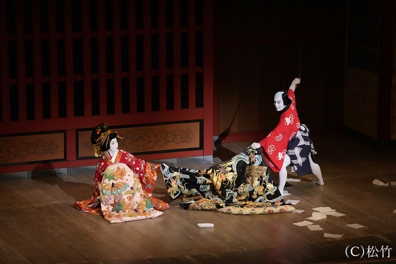 昼の部『御所五郎蔵』（左より）傾城逢州=中村米吉、御所五郎蔵=片岡愛之助