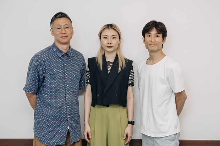 ダンス劇『マリーの夢』でネズミ役を演じる3人(左から)熊谷拓明、岡本優、八幡顕光