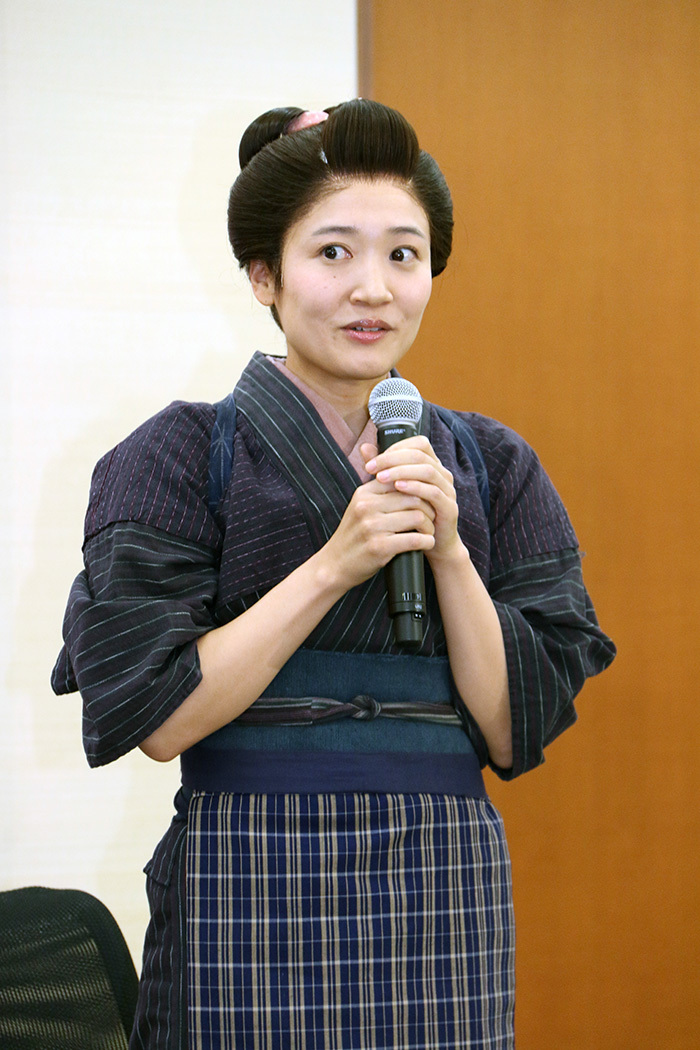 深谷美歩「頭痛肩こり樋口一葉」
