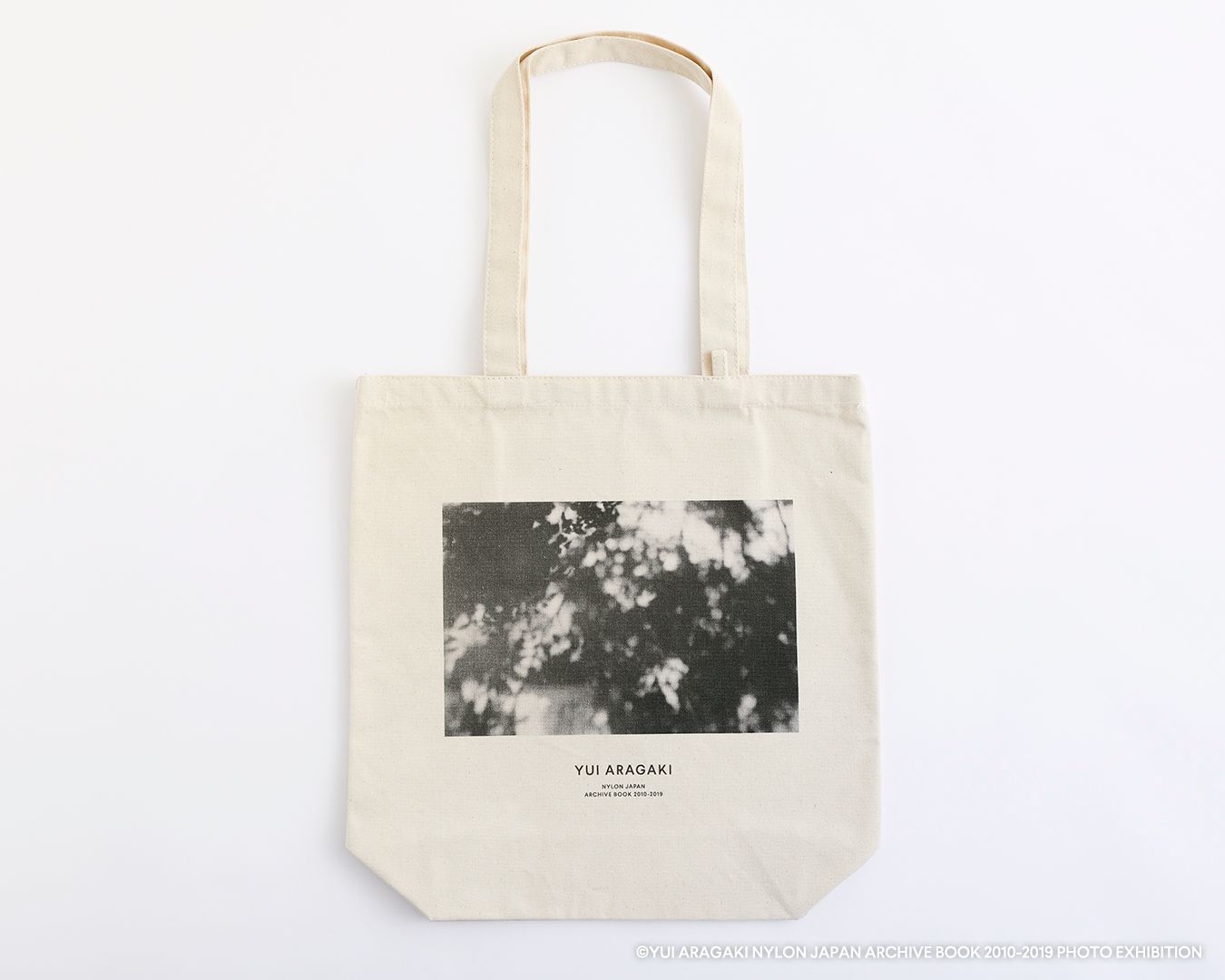 トートバッグ （C）YUI ARAGAKI NYLON JAPAN ARCHIVE BOOK 2010-2019 PHOTO EXHIBITION