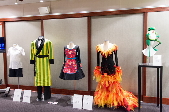 オペラ《こどもと魔法》（サイトウ・キネン・フェスティバル 松本）がグラミー賞受賞で話題だが、こちらは、小澤征爾音楽塾公演での同作品で実際に使用された衣裳と小道具 （Photo:M.Terashi/TokyoMDE）