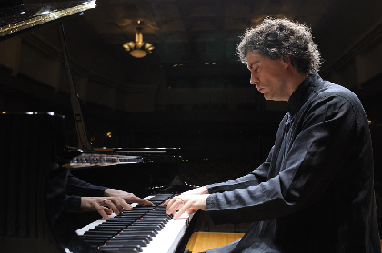 イギリスの名手、ポール・ルイス（ピアノ）が新たなソロ・シリーズと盟友パドモアとの演奏会を語る
