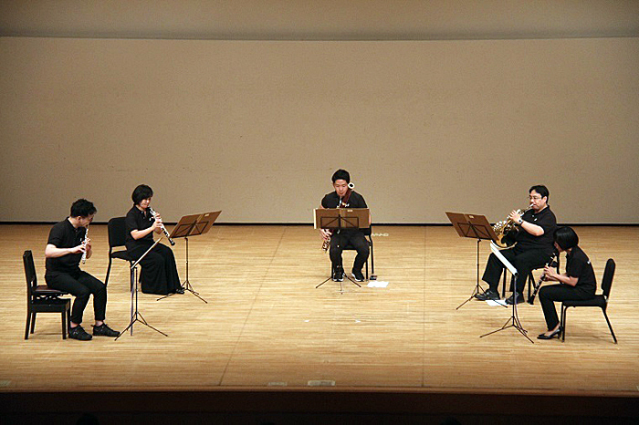 木管奏者は、アリューの木管五重奏曲を演奏。 (C)H.isojima