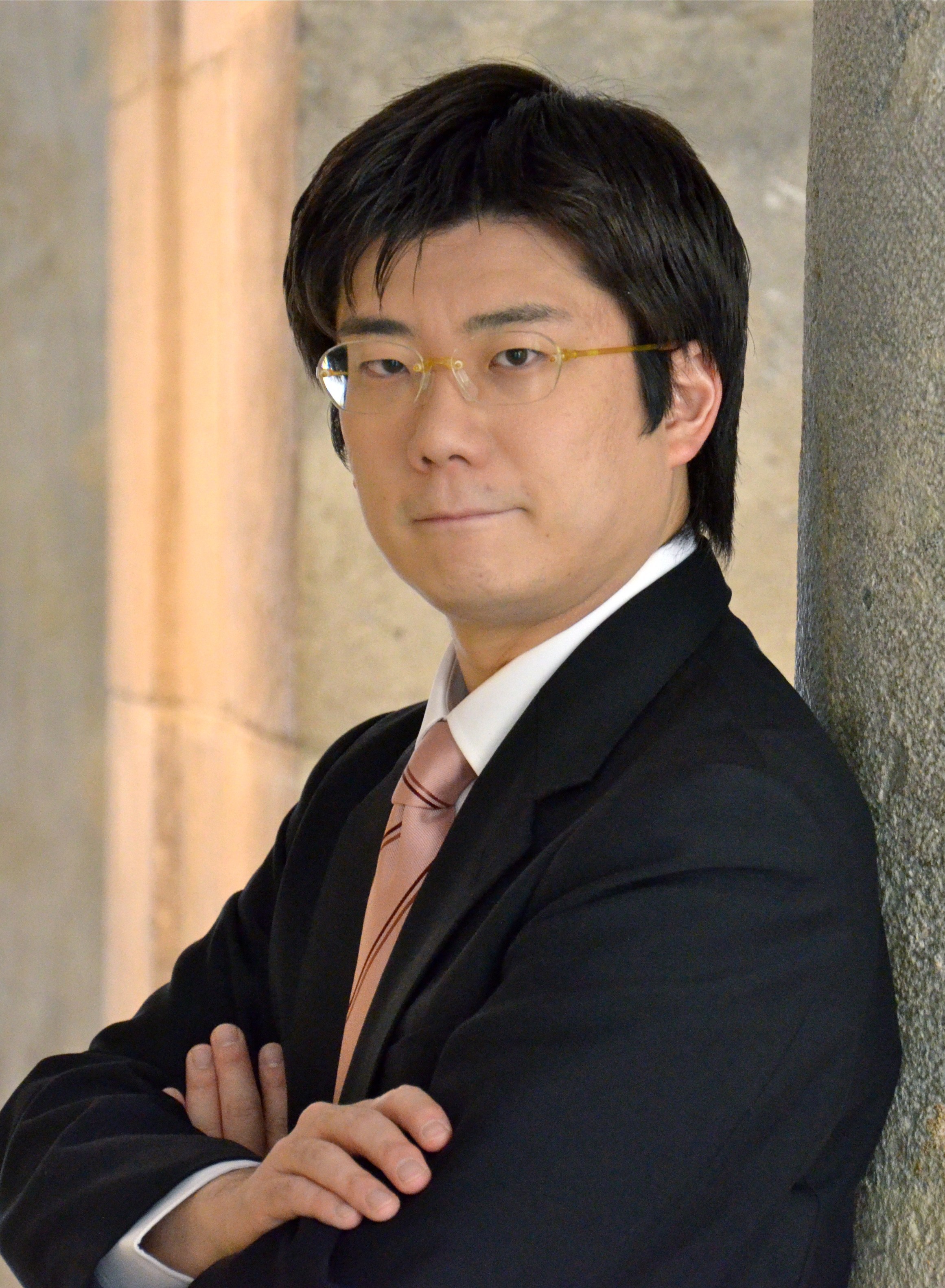 独特なレパートリー、そして室内楽での活躍で知られる佐藤卓史が第二ピアノを担当