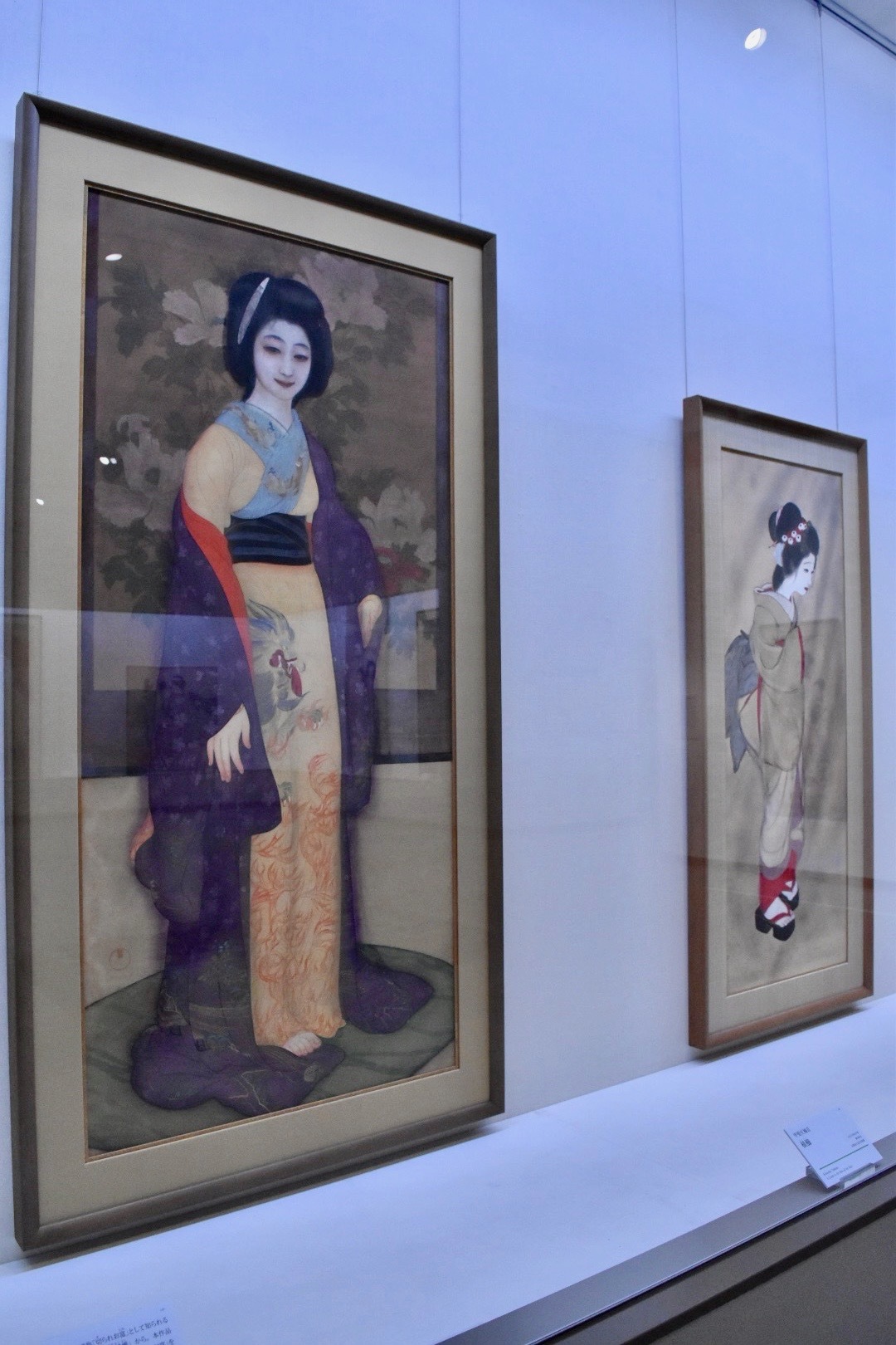 左：甲斐庄楠音　《横櫛》　大正5（1916）年頃　京都国立近代美術館　右：甲斐庄楠音　《娘》　大正4（1915）年頃　京都国立近代美術館