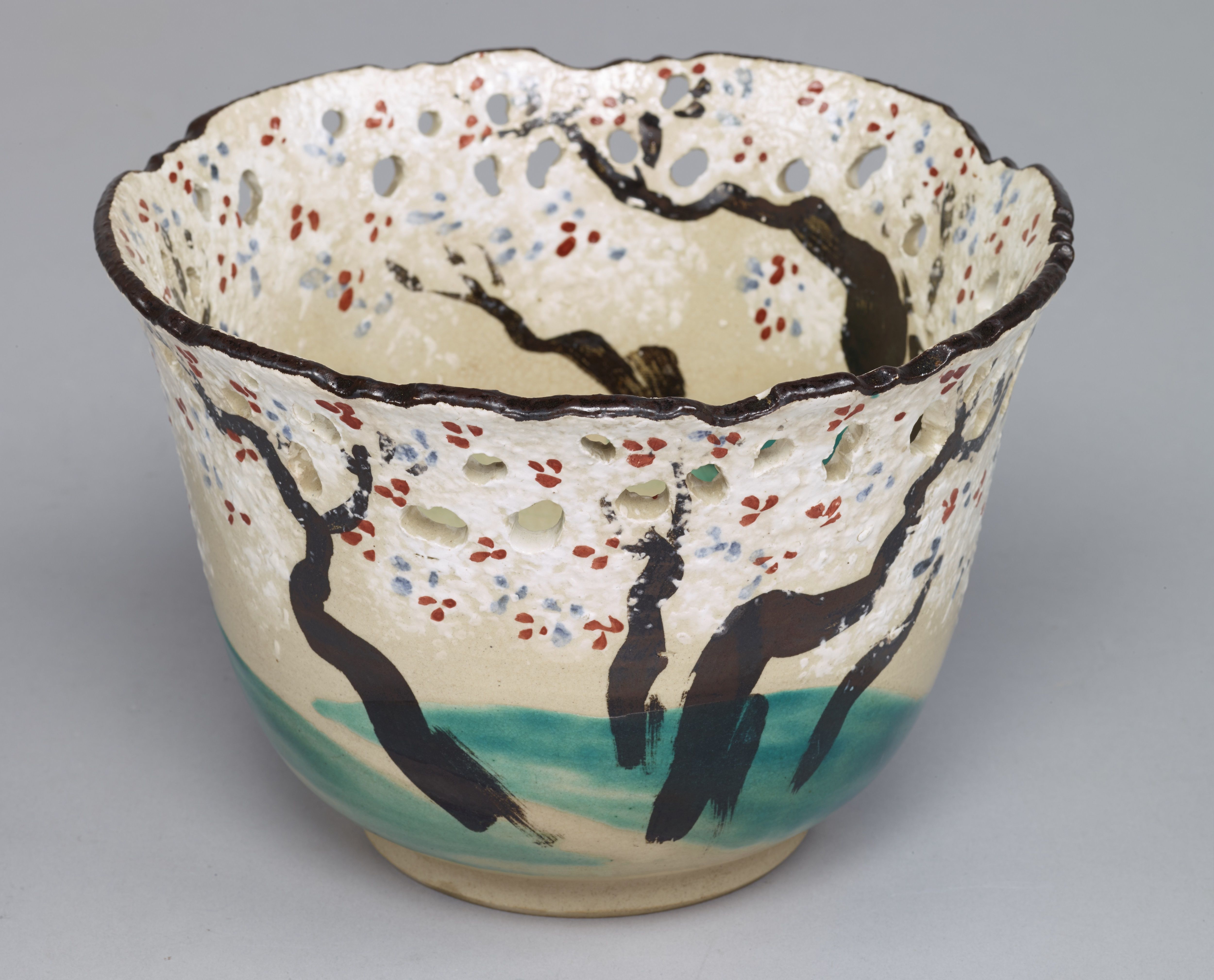 色絵桜樹図透鉢 仁阿弥道八 作 江戸時代・19世紀 本館8室