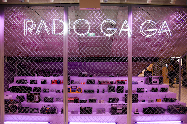 《RADIO GA GA − Radio Installation》