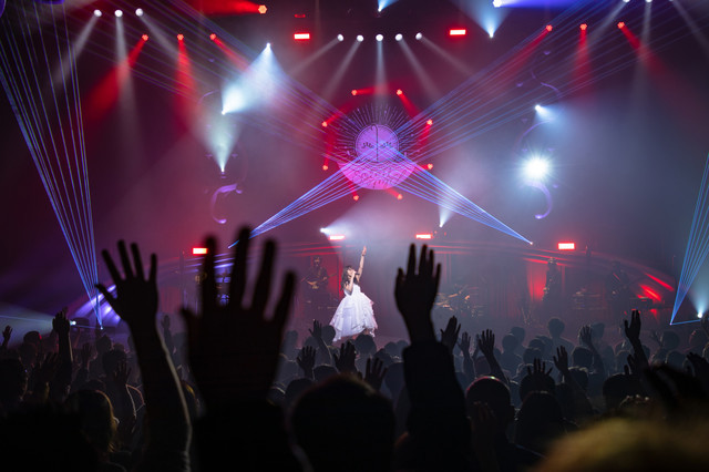「Aimer Hall Tour 18/19 "soleil et pluie"」ファイナル公演の様子。
