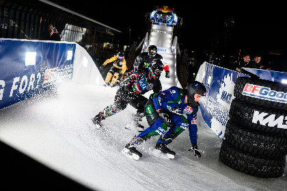 最高時速約80kmで氷上コースを滑走！ 『Red Bull Ice Cross World Championship』が2/15に横浜で開催