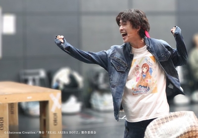 宮脇優らが熱い芝居と真剣なダンスで舞台の世界を丁寧に作り上げる　舞台『REAL AKIBA BOYZ～Over The Future！～』の稽古場写真が公開