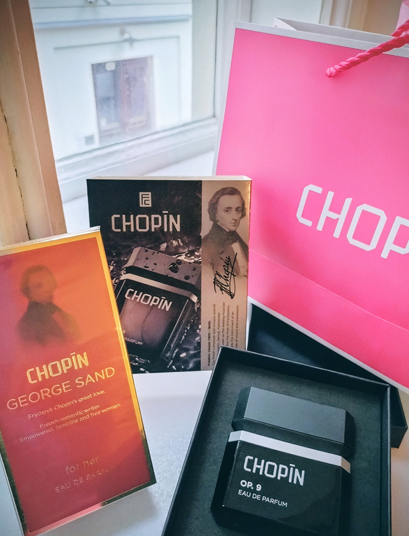 香水（撮影＝朝岡久美子）