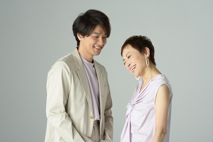 （左から）井上芳雄、クミコ