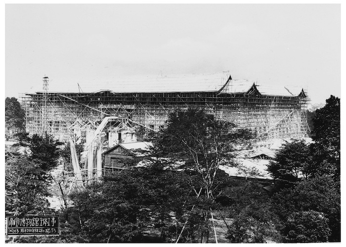 1935年頃、建設中の本館　 現在の本館はこちら。関東大震災後に完成したものである