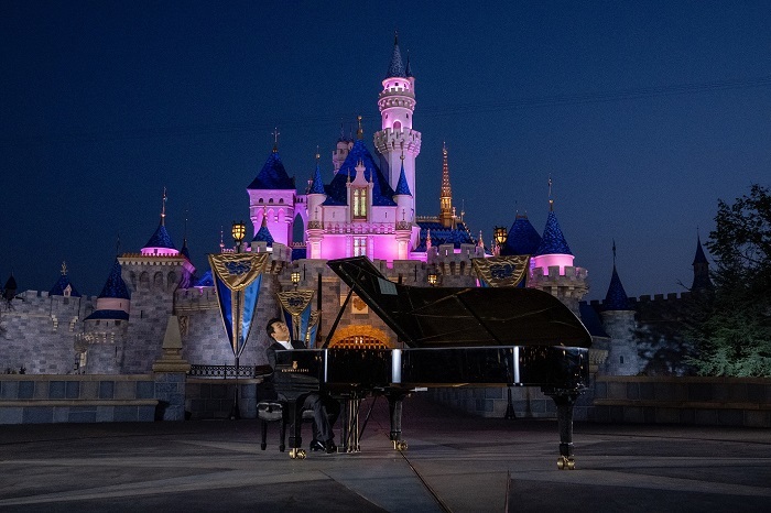 Lang Lang - Scenes of the Disneyland® Resort　 
