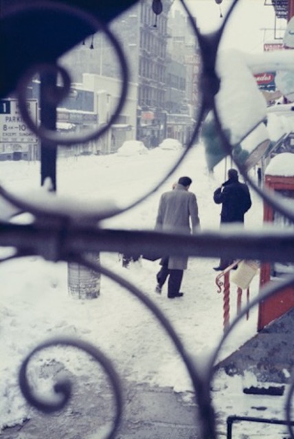 ソール・ライター 《無題》撮影年不詳、発色現像方式印画 (C)Saul Leiter Foundation