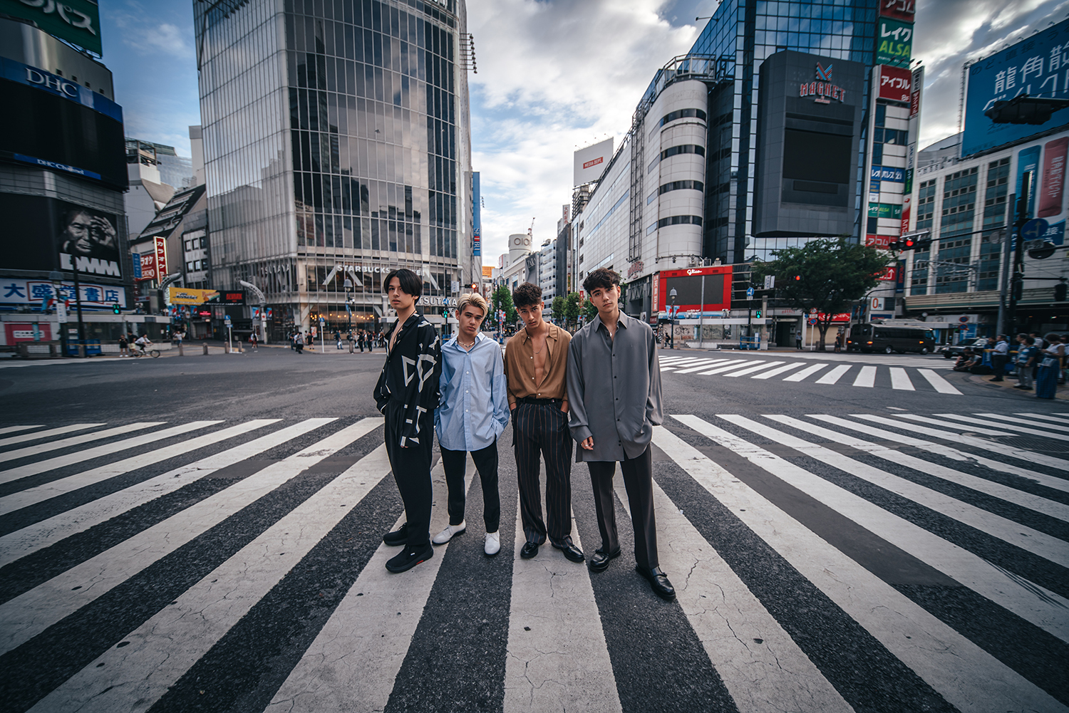 INTERSECTION Photo by RK (Instagram: @rkrkrk)