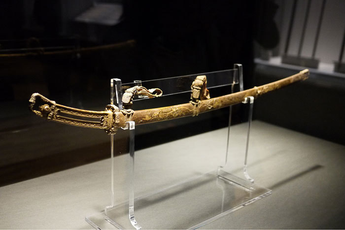 国宝 金地螺鈿毛抜形太刀│平安時代・12世紀 春日大社 展示期間：1/17～2/19
