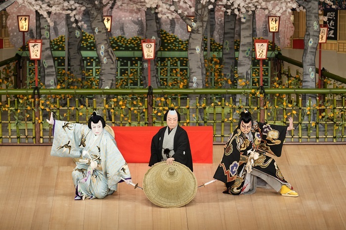 昼の部『鞘當』偶数日（左より）名古屋山三=松本幸四郎、留男=市川中車、不破伴左衛門=尾上松緑 ／(C)松竹