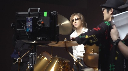 Yoshiki 黄金のドラムでこだわり抜いた演奏を披露 ワンダ 極 新cm放送 Spice エンタメ特化型情報メディア スパイス