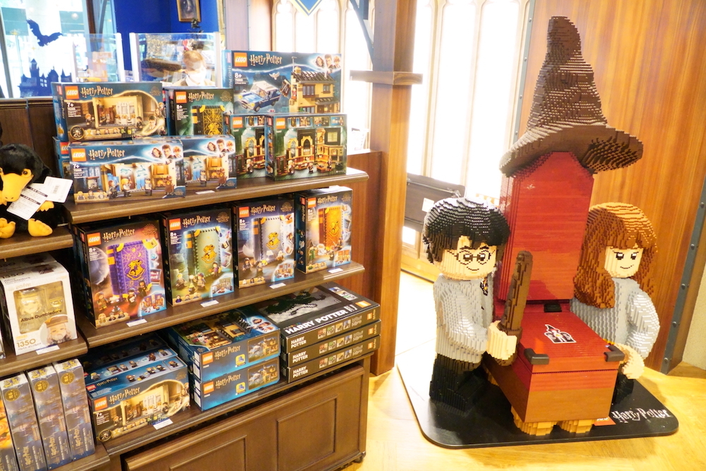 LEGOも豊富に取り揃えている