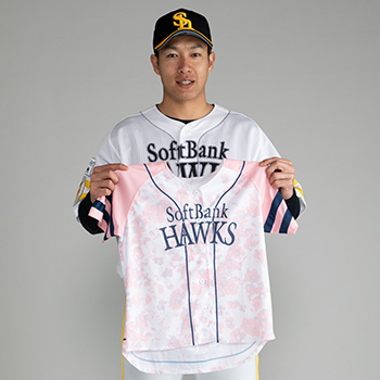 柳田選手 「なんと2年連続、僕が投票したユニになったらしいです（笑） かわいいし、色合いとかデザインもなんか皆好きそうやなと思います！」