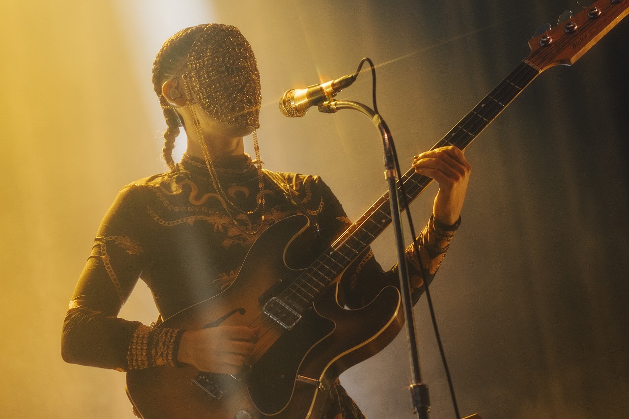 GLASS BEAMS　Ⓒ Taio Konishi