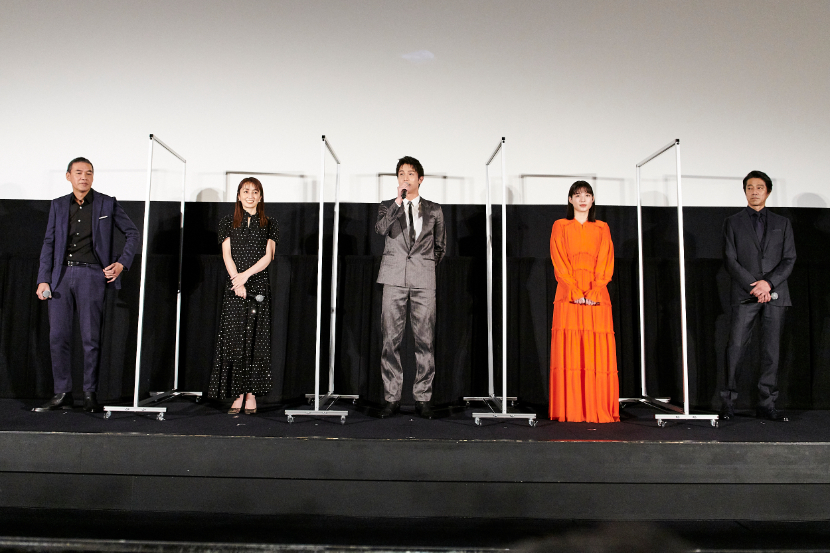 左から、SABU監督、矢田亜希子、中川大志、石井杏奈、堤真一