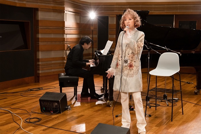 涼風真世、デビュー40周年アルバムのリリースを記念して初のオンライン