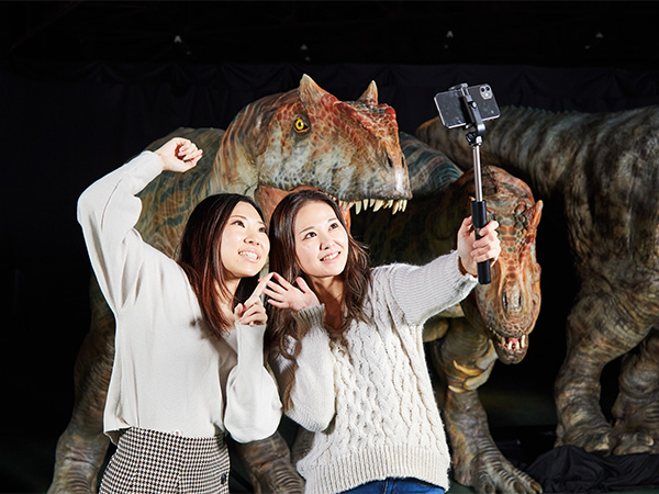 『AMAZING DINOSAURS ART EXHIBITION ディノアライブの恐竜たち展』