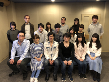 アフレコ時撮影のキャスト集合写真