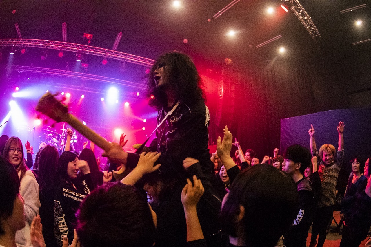 首振りDolls