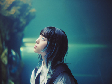 八木海莉の新曲「know me...」がTVアニメ『アンデッドアンラック』エンディングテーマに決定