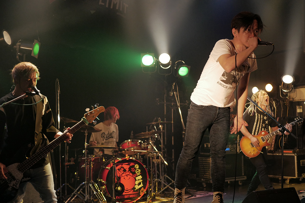 KNOCK OUT MONKEY 撮影＝シモムラリュウイチ