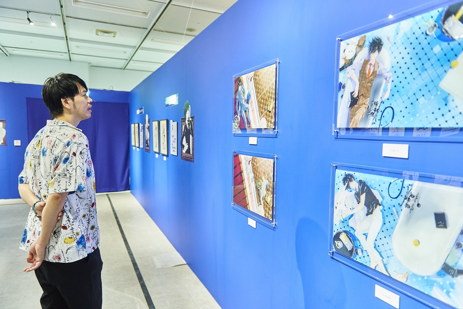 「扉絵と表紙絵をこうやって見比べられると良いですね〜！」とまた感心の様子