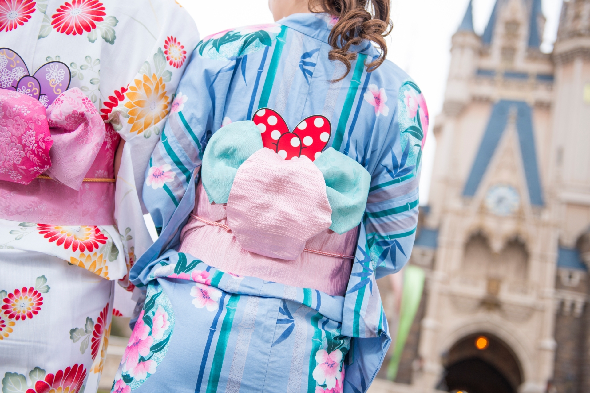 ミッキーマウスをイメージした“帯マウス” とフォトプロップスのリボン ⓒDisney 