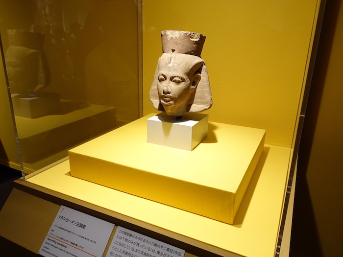 《ツタンカーメン王頭部》エジプト、新王国時代、第18王朝、ツタンカーメン王の治世、前1336-前1327年