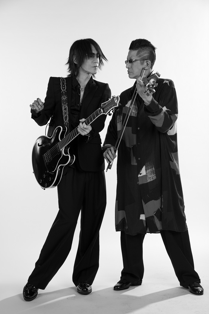 （左から）SUGIZO、石田泰尚 　　　　　　　　photo：Herbie Yamaguchi