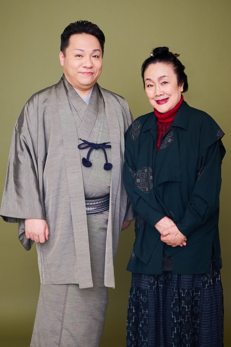 （左から）白石加代子、藤間勘十郎