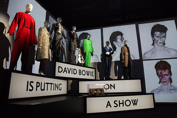 デヴィッド・ボウイ回顧展『DAVID BOWIE is』 展示会場がロック