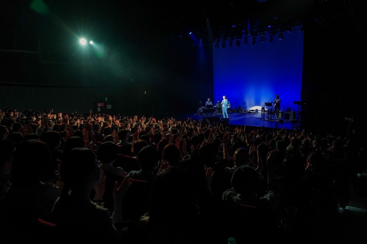 藤井隆、約21年の時を経た1stアルバム『ロミオ道行』再演ライブ 松本隆、本間昭光らと繰り広げた名演とトークをレポート | SPICE -  エンタメ特化型情報メディア スパイス