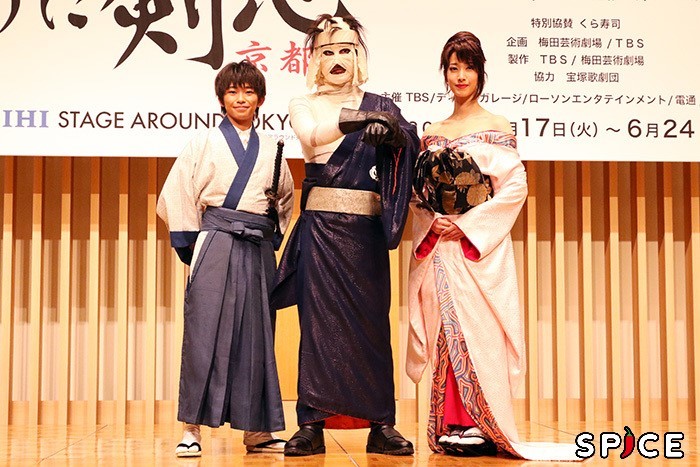 （左から）加藤清史郎、黒羽麻璃央、伶美うらら 　　(C)和月伸宏／集英社