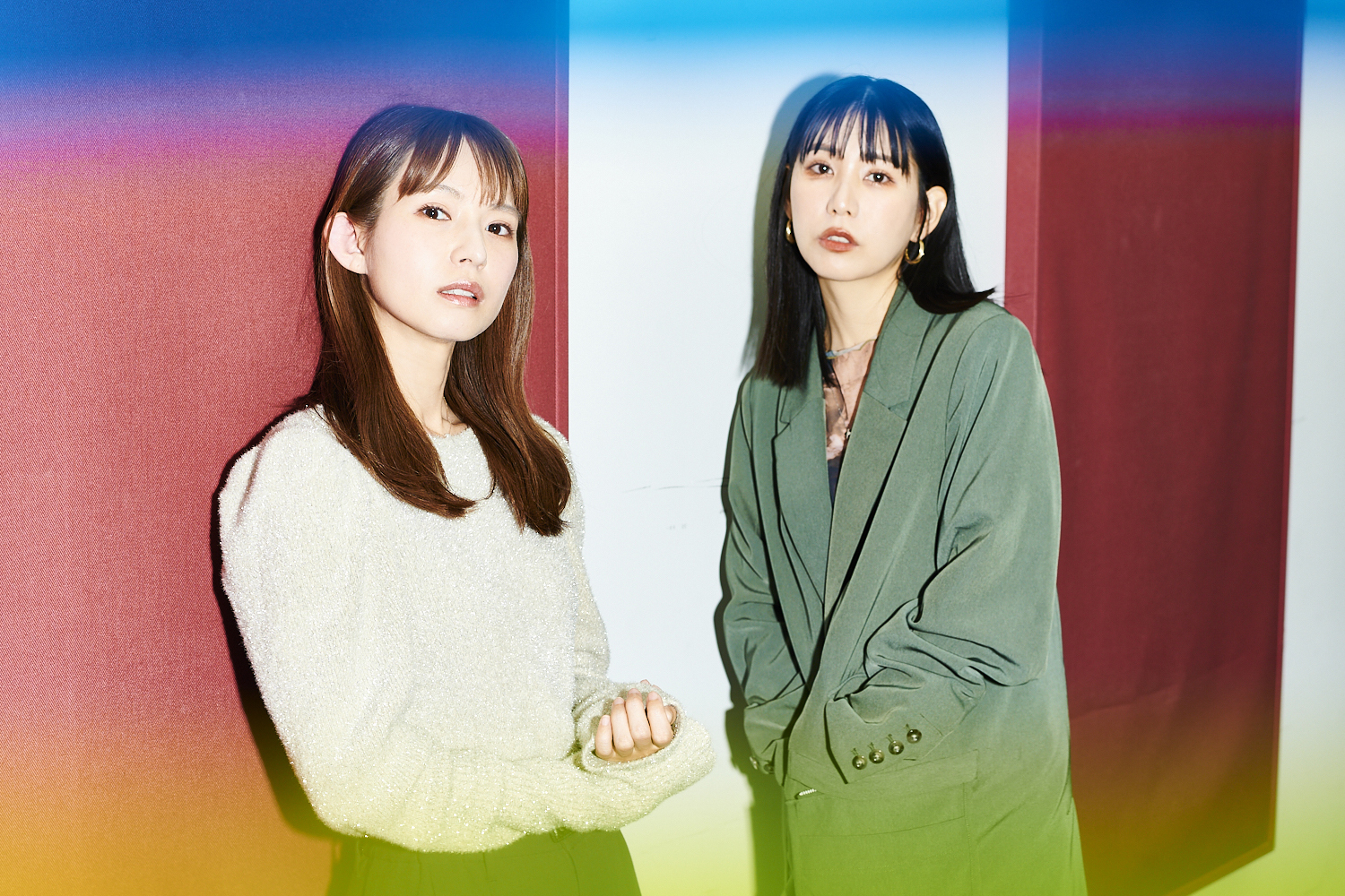 HARUNA（Vo.Gt）、TOMOMI（Ba.Vo）