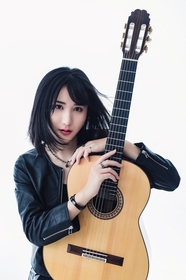 クラシックギタリスト・猪居亜美「クラシック、ロック両方のファンに楽しんでもらえるコンサートに」～地元大阪で『CLASSIC × ROCK』を開催