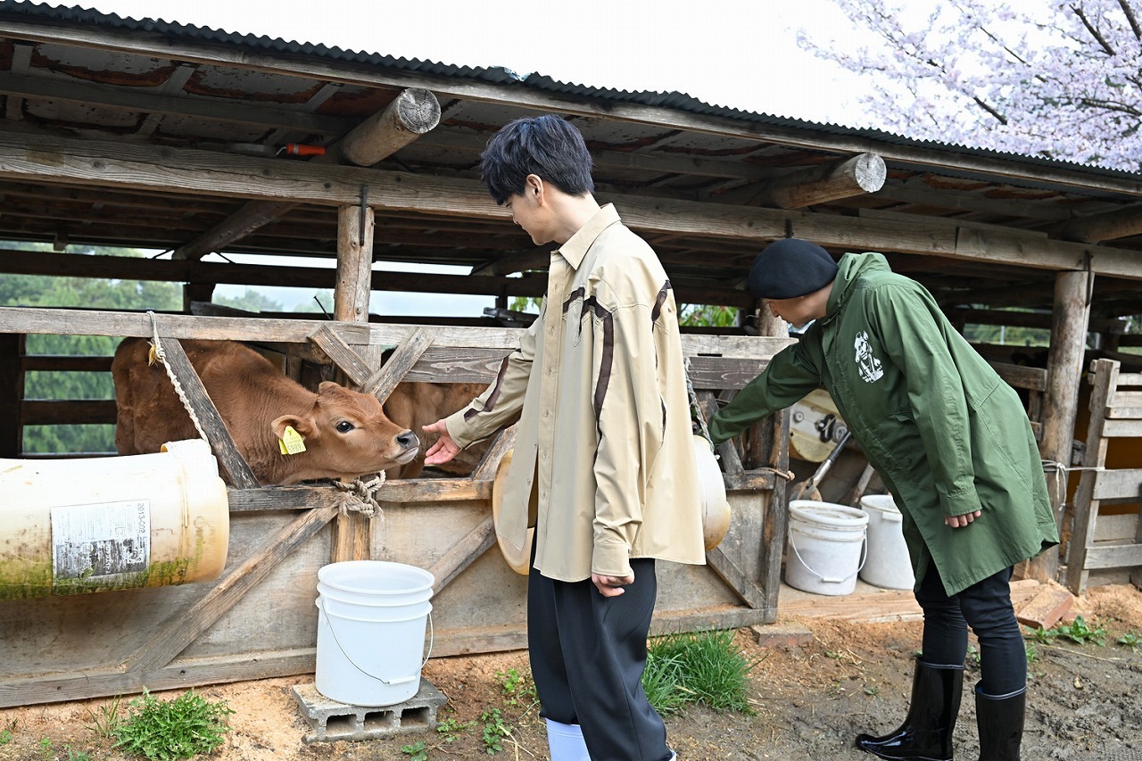 （左から）瀬戸康史、山内圭哉 