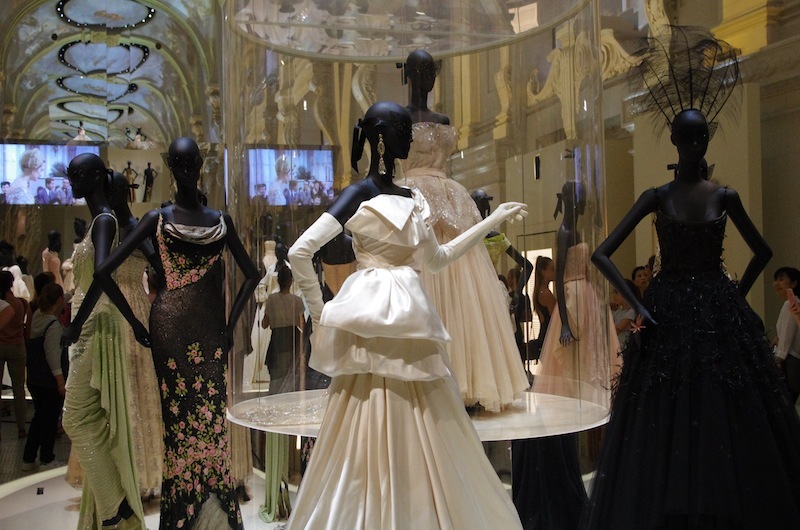 パリの展示レポート：クリスチャン・ディオール70周年記念展示『Christian Dior, couturier du rêve