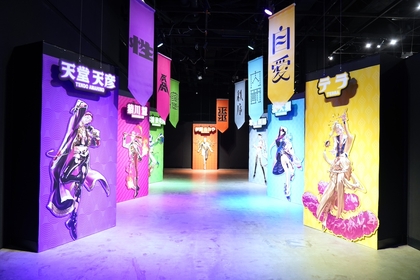 テーマは祭り！『祝4周年・カリスマ凡祭り』カリスマ初の大規模展覧会が東京ドームシティにて開催中