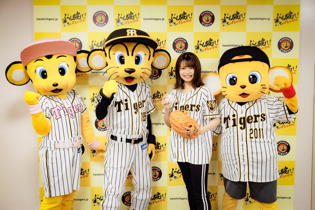 足立佳奈が 憧れ の甲子園球場で二度目のピッチング 速球でど真ん中のストライクを披露し ありがとうございました Spice エンタメ特化型情報メディア スパイス