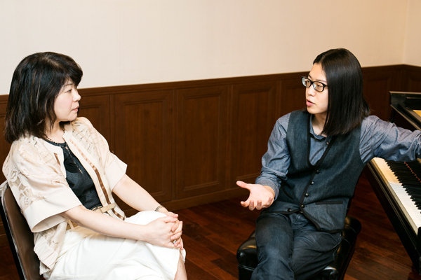 （左）小田島久恵さん（右）反田恭平さん [写真] 高橋将志